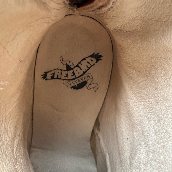 Freebird by Steven Cream Leather Interior - Picture 7 of 8